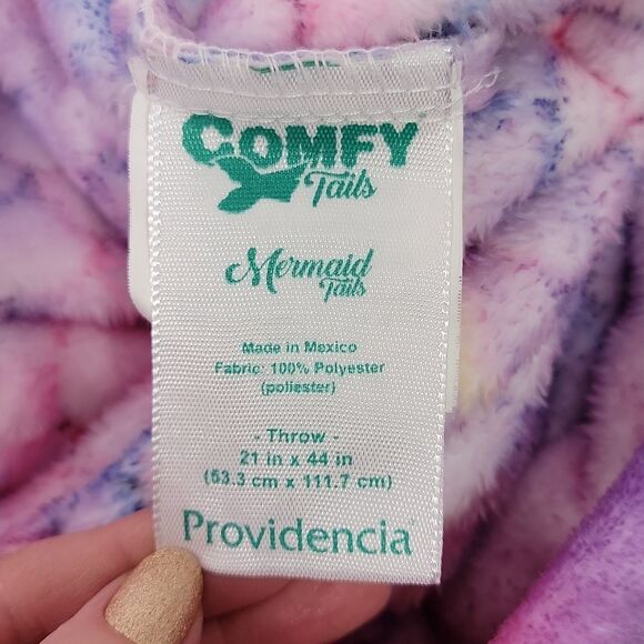Comfy Tails. Mermaid Tail. Fleece Throw. EUC - Picture 2 of 5